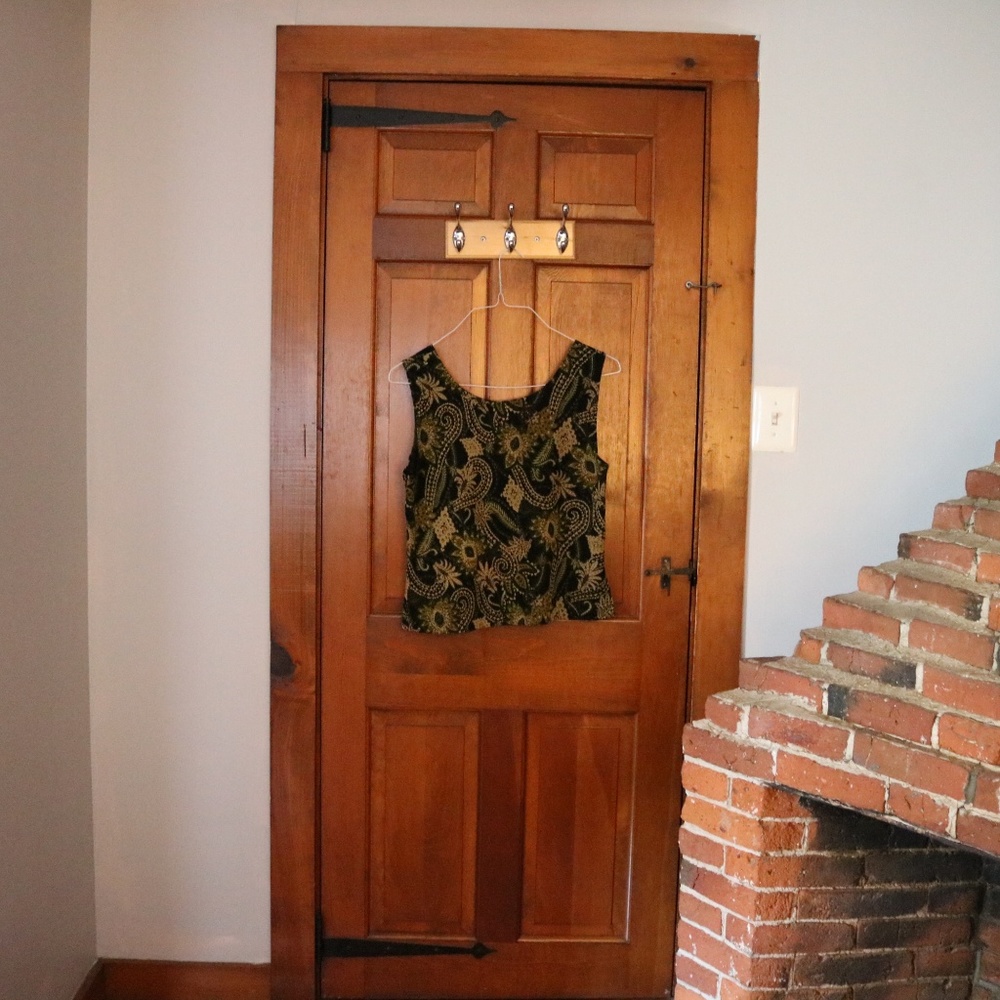 Unique Pattern Fancy Top - Picture 2 of 2